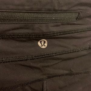 LULULEMON black 25” leggings size 6